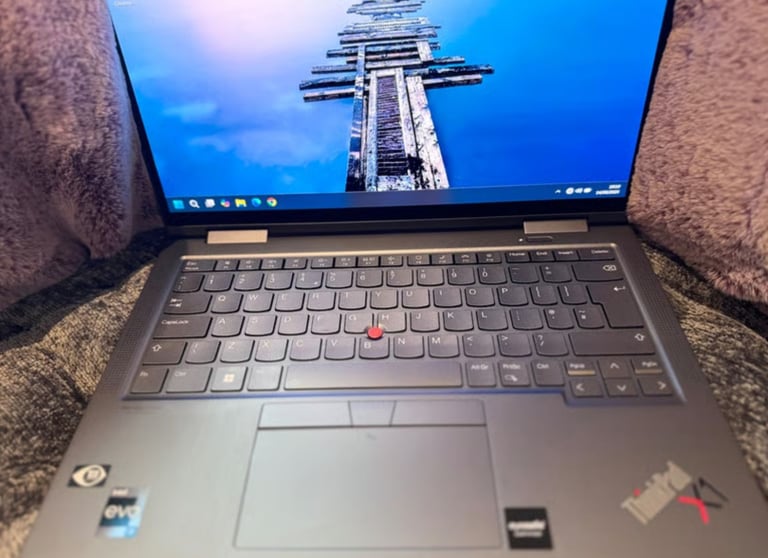 Lenovo laptop X1 Yoga Gen 7 *Touch Screen* i7-1260p 16gb mem, 512GB HD