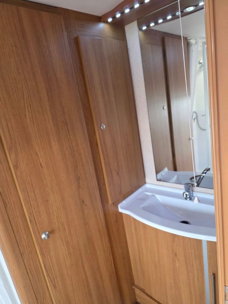 Bailey Pageant Champagne 2008 Four Berth Side Dinette Caravan