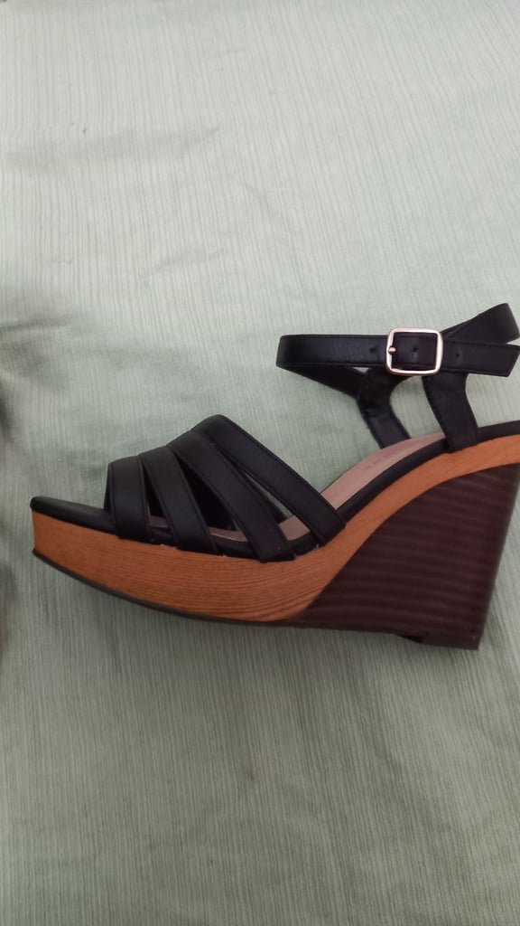 WedgHigh sandles