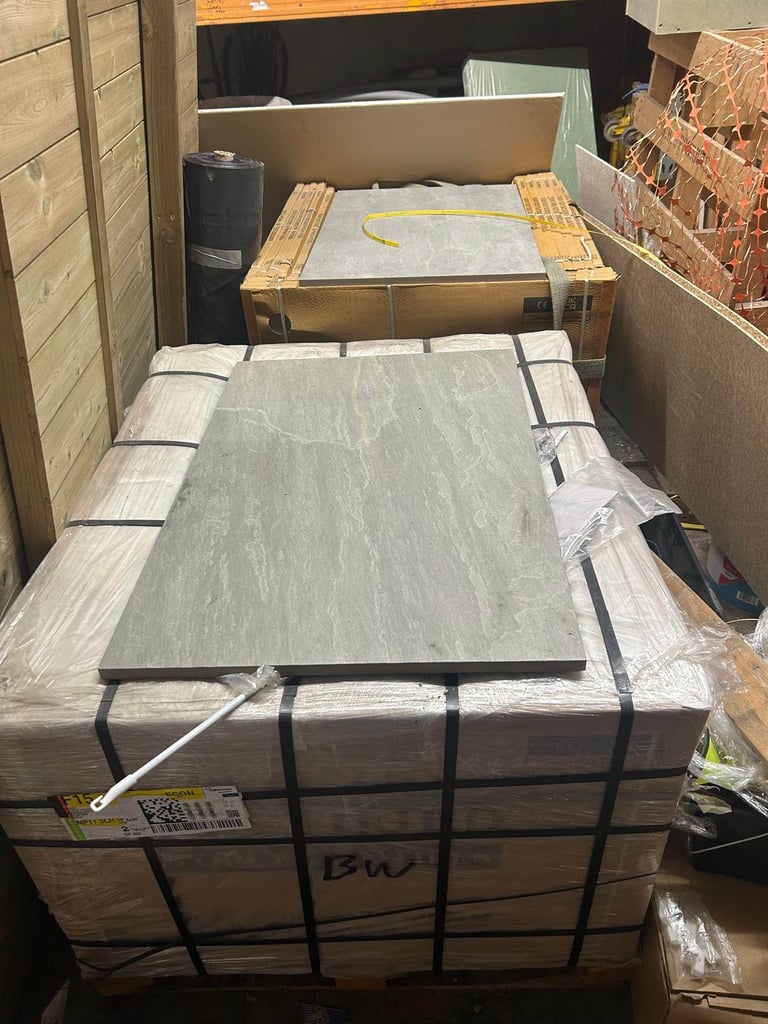 Kandla Grey 600x900x20mm outdoor porcelain Paving (approx 70 - 80 slabs)
