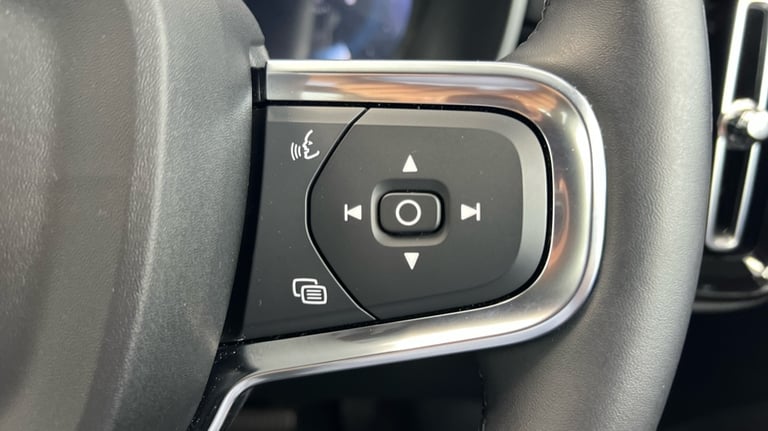 2025 Volvo XC40 Black Edition Plus, B3 Mild hybrid, Petrol (Rear Camera, BLIS) Estate Petrol Auto...