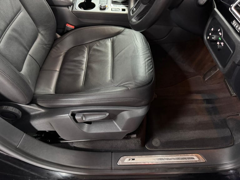 2015 Volkswagen Touareg 3.0 TDI V6 BlueMotion Tech R-Line Tiptronic 4WD Euro 6 (s/s) 5dr ESTATE D...