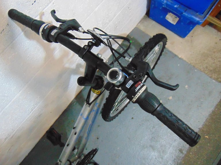 Apollo XC26 (17 inch frame) Hardtail Mountain Bike (free local delivery)