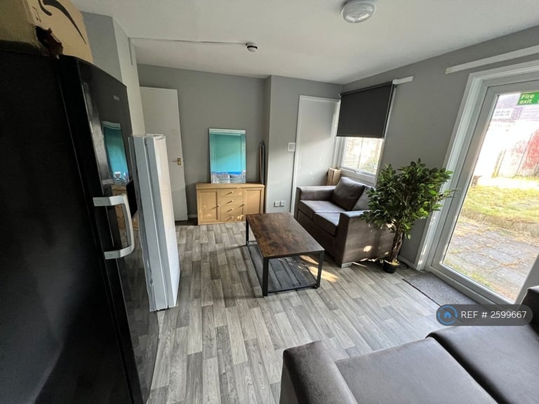 1 bedroom in Waterpump Court, Northampton, NN3 (#2599667)
