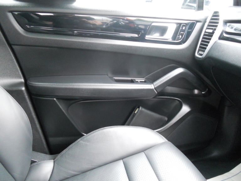 2021 Porsche Cayenne E-Hybrid 5dr Tiptronic S BIG SPEC ESTATE Petrol Parallel Phev Automatic