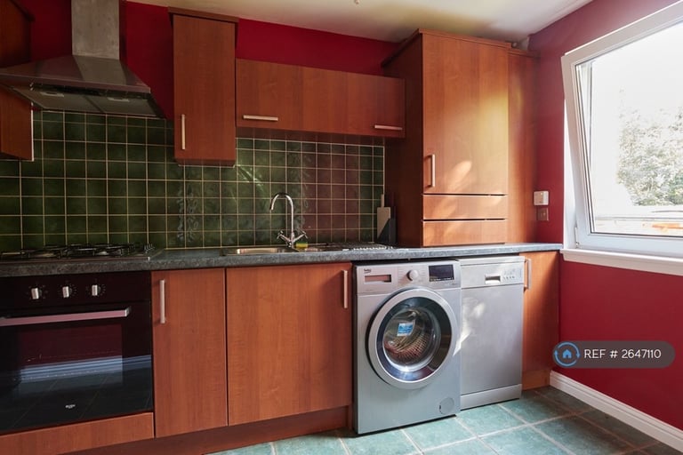 2 bedroom flat in Tytler Court, Edinburgh, EH8 (2 bed) (#2647110)