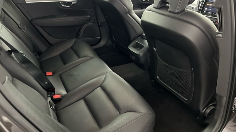 2021 Volvo V90 Momentum, B4 mild hybrid Estate Petrol Automatic