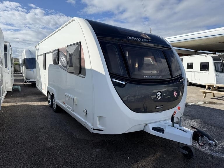 2020 SWIFT Challenger x835 4 Berth fixed island bed