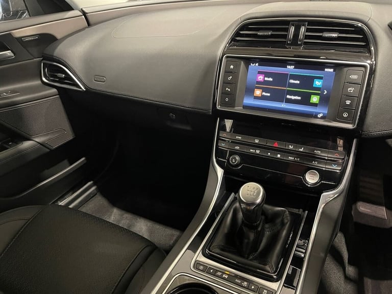 2018 Jaguar XE 2.0d Portfolio Saloon 4dr Diesel Manual Euro 6 (s/s) (180 ps) Saloon Diesel Manual