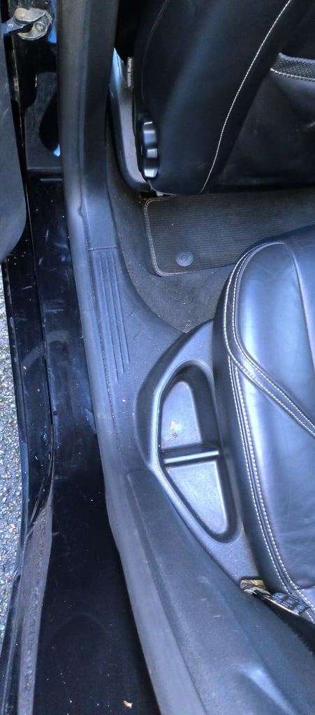 Volvo, V40 D4 R Design Pro, Hatchback, 2017, Manual, 1969 (cc), 5 doors - Price Negotiable.