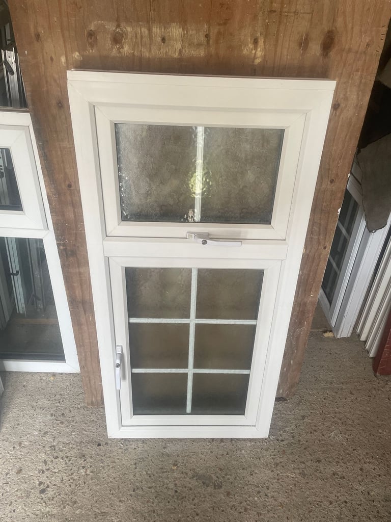 H 131/133 x W 64 cm -  BEAUTIFUL GEORGIAN UPVC DOUBLE GLAZED WINDOW - OBSCURE GLASS (REF: SJ445)