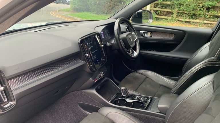 2020 Volvo XC40 R-Design, T3 automatic Estate Petrol Automatic