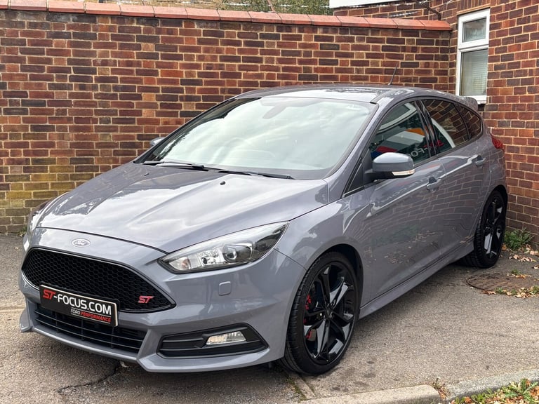 2017 Ford Focus 2.0T EcoBoost ST-3. LOW OWNERS  LOW MILEAGE  MOUNTUNE EXHAUST.