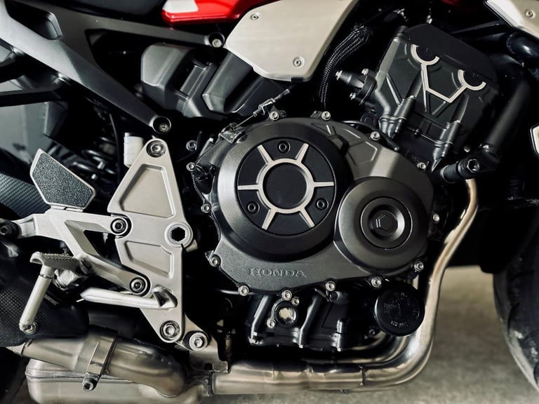 STUNNING 2019/19 HONDA CB1000R MOTORCYCLE 