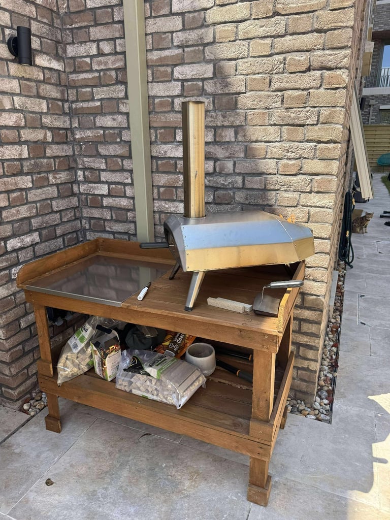 Garden work/potting bench or bbq side table / pizza table 
