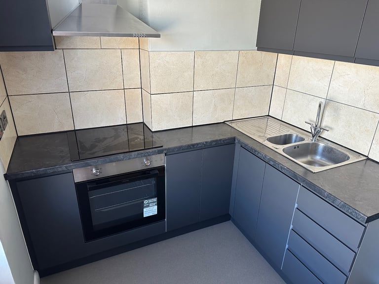 Flat to let 