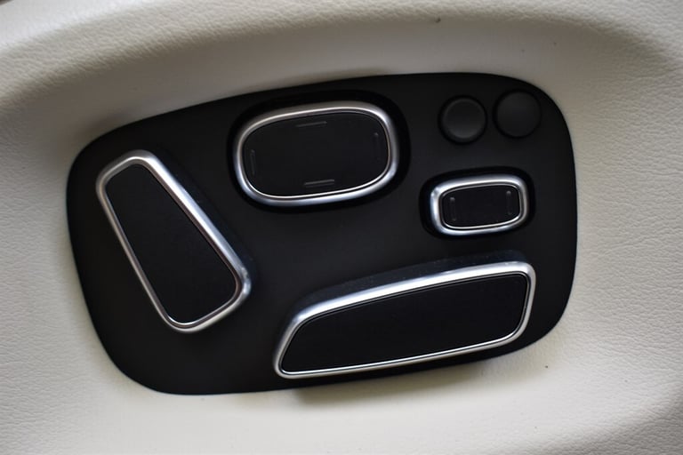 2014 Land Rover Range Rover V8 AUTOBIOGRAPHY+11 Services carried out! Estate Petrol Automatic