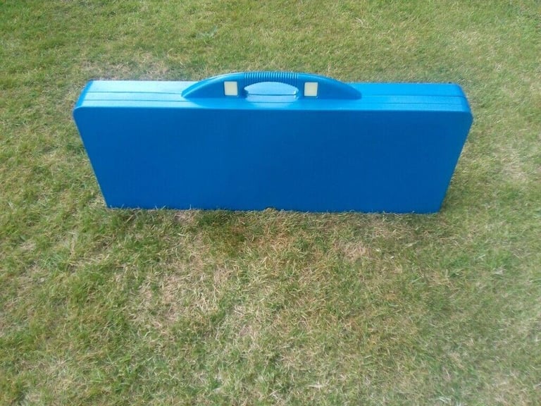 FOLDING CAMPING TABLE AND CHAIRS