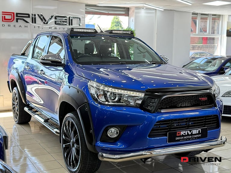 HUGE SPEC! TOYOTA HILUX INVINCIBLE 2.4 D-4D 4WD AUTO + NO VAT + FREE DELIVERY!