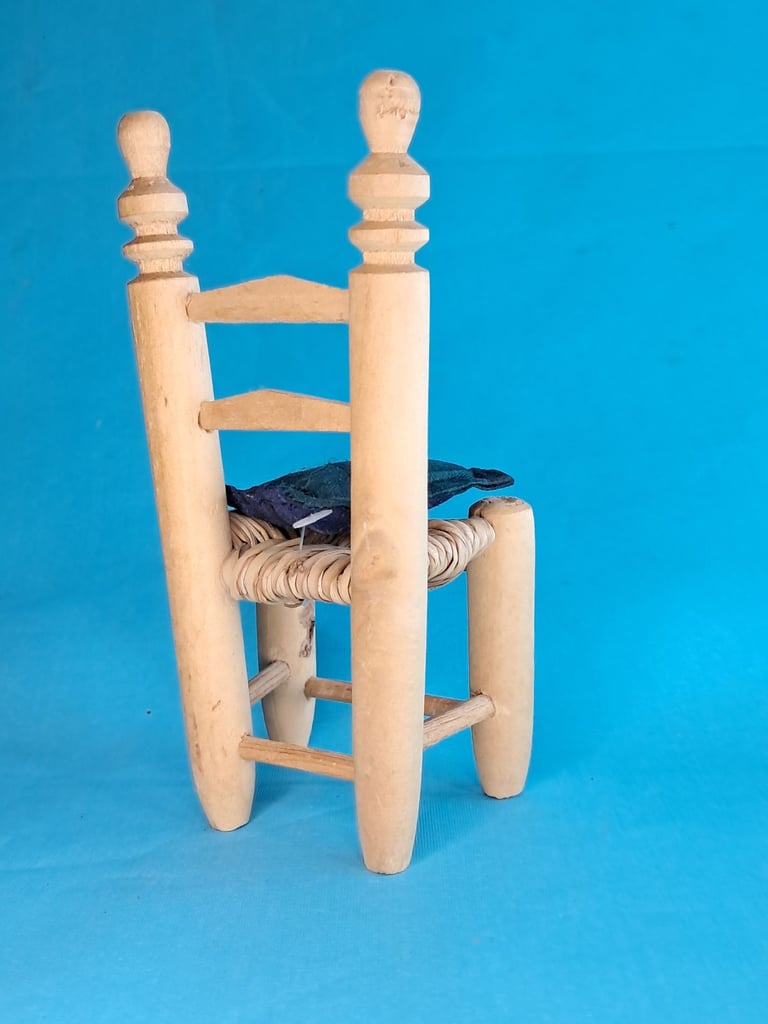 Vintage  mini chair with pilow 6-inch. (Can bee for dolls house). As seen. 
