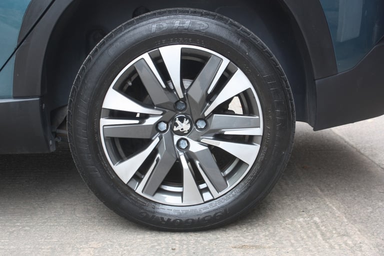 PEUGEOT 2008 1.2 PureTech Allure Premium 2019