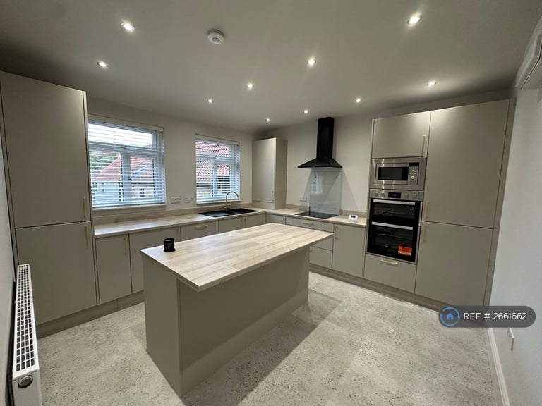 3 bedroom flat in High Street, Whitwell, Worksop, S80 (3 bed) (#2661662)