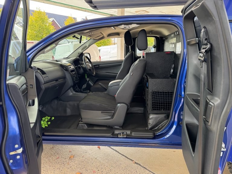 2019 69 ISUZU D-MAX 1.9TD EXTENDED CAB ROLLER SHUTTERS CAMERAS TOW PACK 4X4 EX E