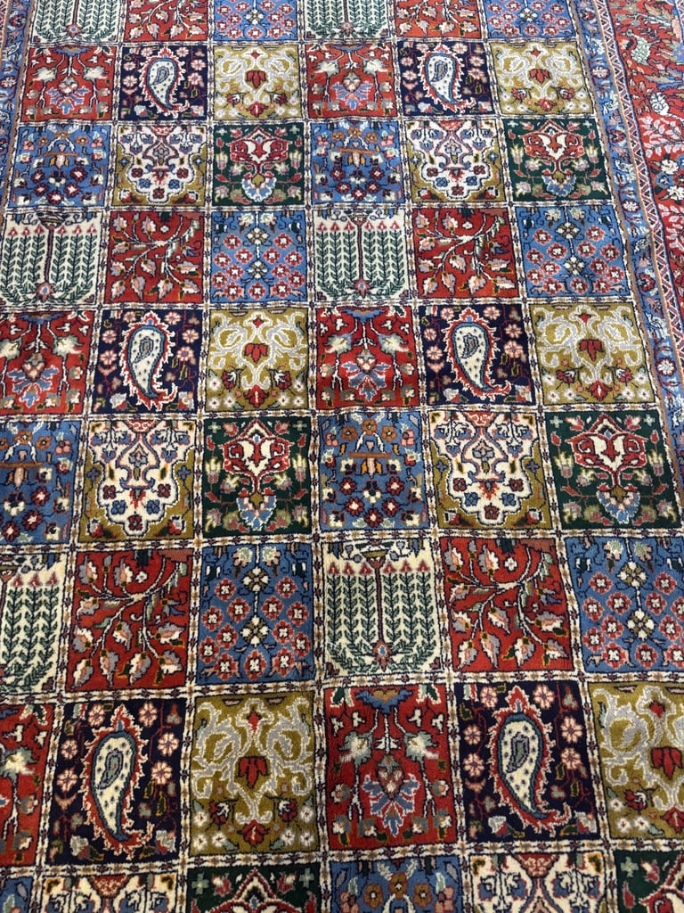 Luxurious handmade Persian Qom rug 310x200cm