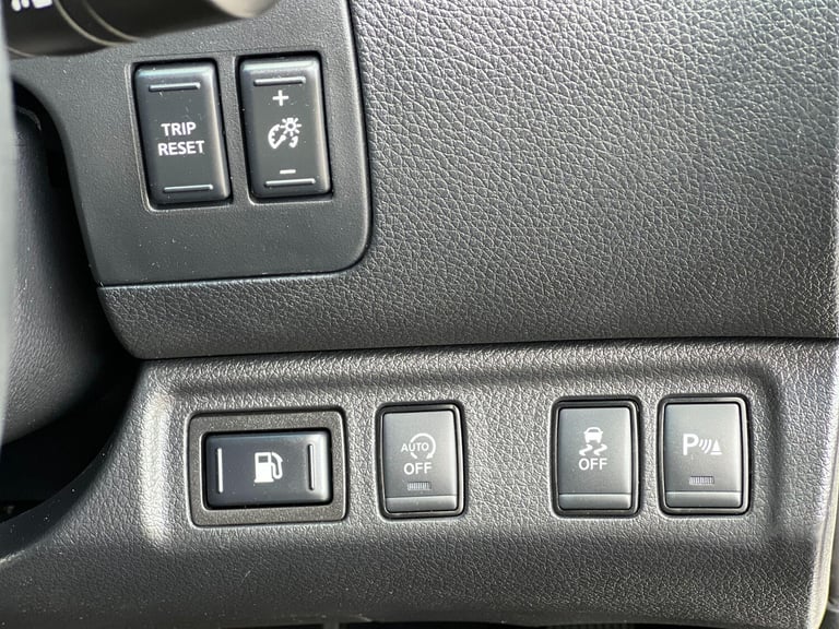 2018 Nissan Navara 2.3 dCi Tekna 4WD Euro 6 (s/s) 4dr PICK UP Diesel Manual