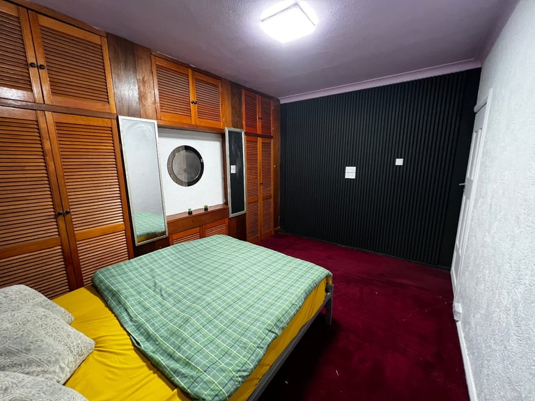1 A double room - An Excellent Large Bright Double bedroom - 3mins to the train station for £150p/w