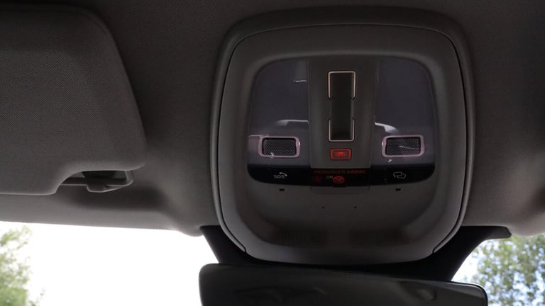 2025 Volvo XC90 B5 (P) AWD Plus Dark (Harman Kardon Sound, 360 Camera, Apple CarPlay, BLIS) ESTAT...