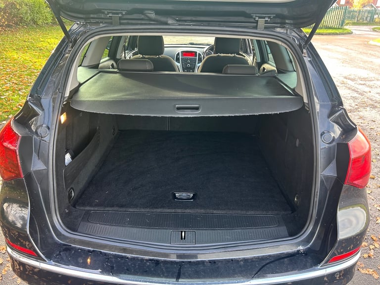 Vauxhall, ASTRA, Hatchback, 2013, Manual, 1956 (cc), 5 doors