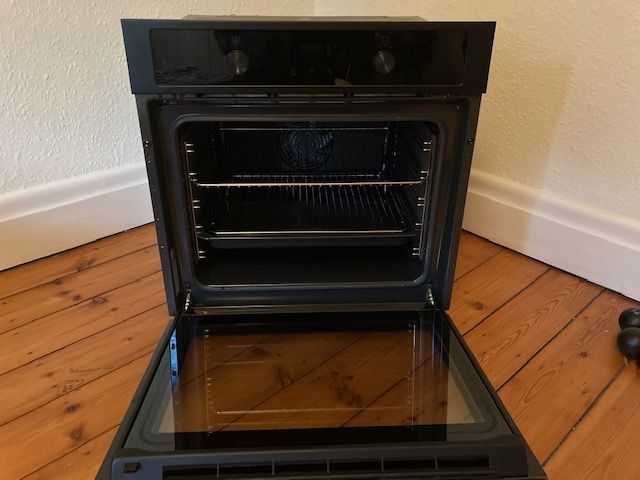 NEW ZANUSSI FAN OVEN BLACK with Defrost & Mist Baking Functions