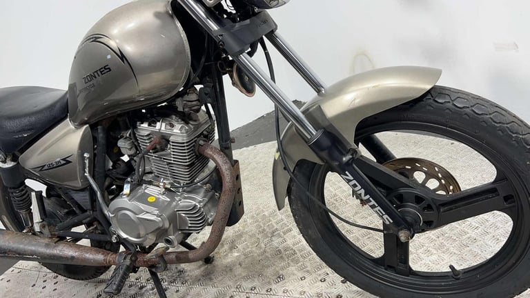 Zontes ZT 2012 20K RUNNING PROJECT BIKE SPARE OR REPAIR 125CC COMMUTER