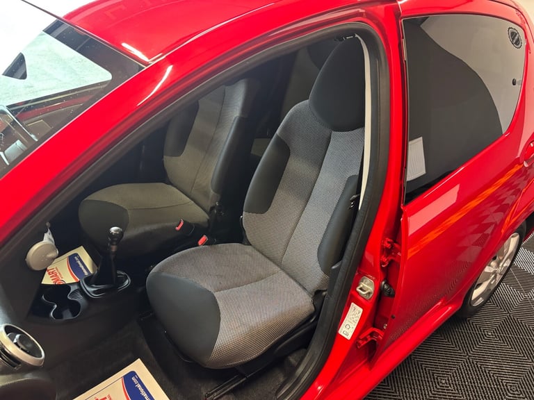 2014 Toyota AYGO 1.0 VVT-i Move with Style 5dr HATCHBACK Petrol Manual