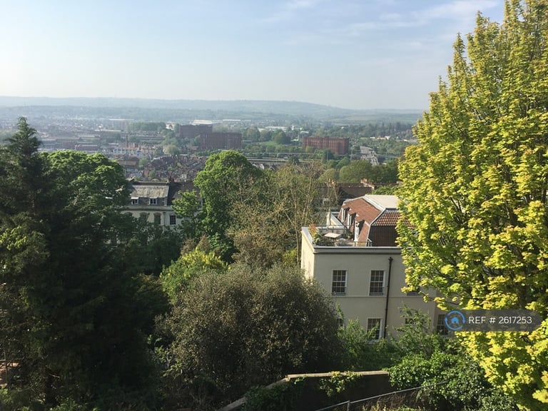 2 bedroom flat in Royal York Villas, Bristol, BS8 (2 bed) (#2617253)