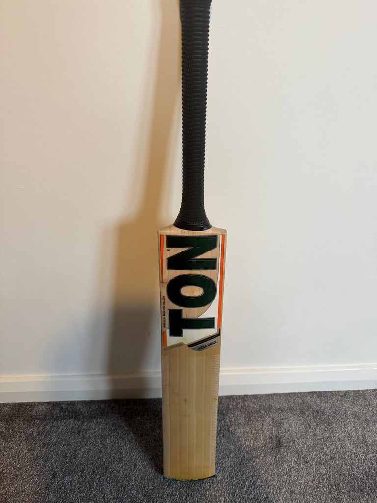 image for Ton cricket bat 