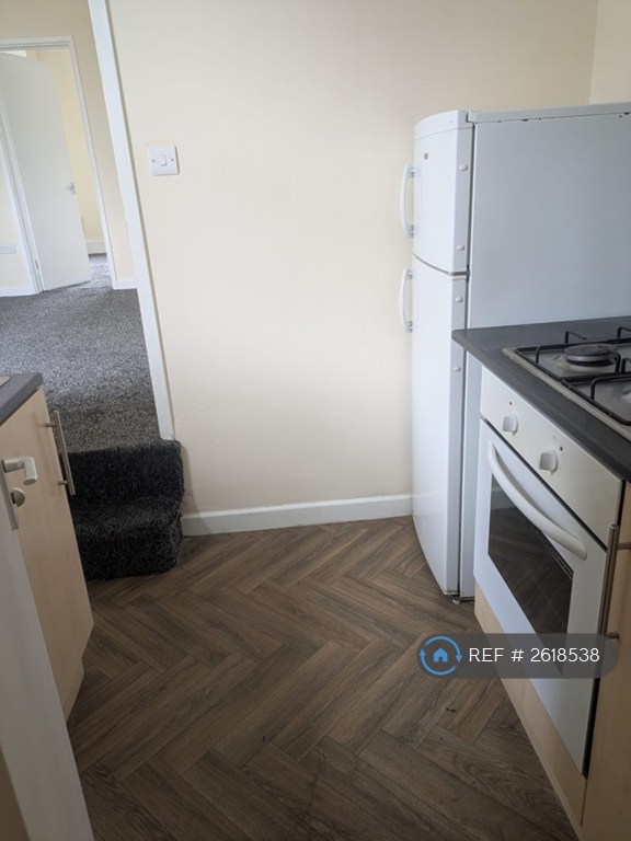 1 bedroom flat in Belper Road, Nottingham, NG7 (1 bed) (#2618538)
