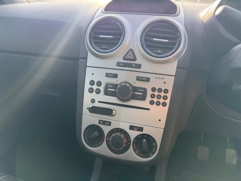 Vauxhall Corsa 1.2i 16v Club 5dr Petrol Manual - Image 17