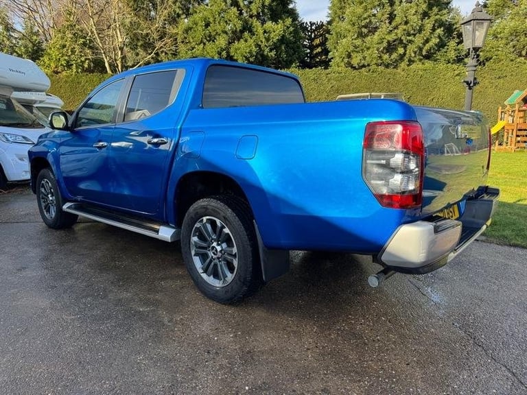 MITSUBISHI L200 2.2 DI-D DC Barbarian 4WD Euro 6 (s/s) 4dr Blue Manual Diesel 20