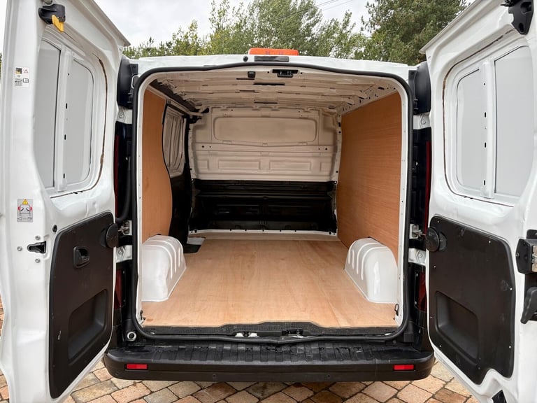 2019 Vauxhall Vivaro / Renault Trafic / Nissan Primastar Swb Van ***Excellent Condition*** PANEL ...
