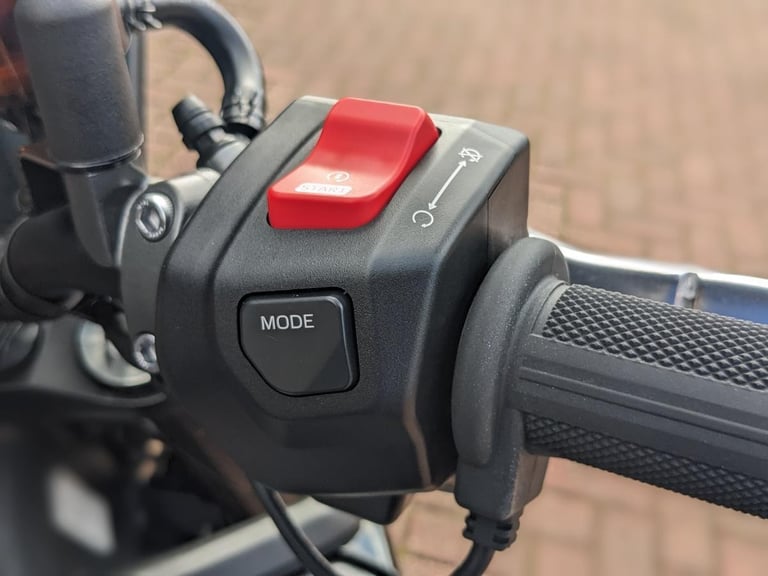 YAMAHA MT-09 2025 - AKRAPOVIC SYSTEM - EVOTECH EXTRAS - NEW REAR TYRE - HOTGRIPS