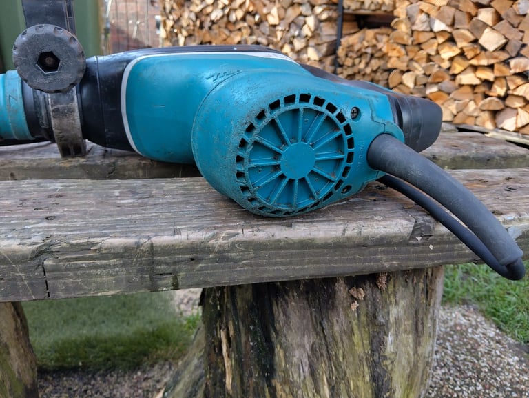 Makita HR4013C SDS Max Rotary Hammer AVT 110v breaker chisel