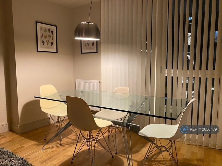 1 bedroom flat in The Crescent, London, SE8 (1 bed) (#2658479)
