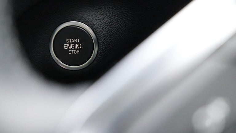 2025 Volvo XC40 B4 (P) Ultra Bright (Sunroof, Pilot Assist, BLIS, Leather) ESTATE Petrol/Electric...