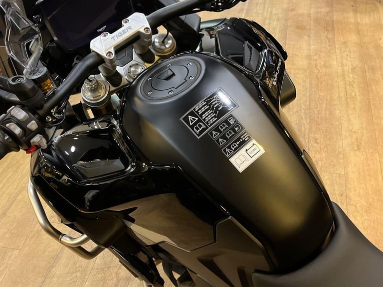 2025 Triumph Tiger 1200 RALLY EXPLORER STANDARD COLOUR Petrol black 6 Speed