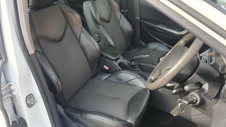 PEUGEOT 308 GTI