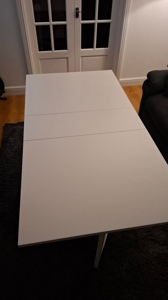 White dropleaf extending table