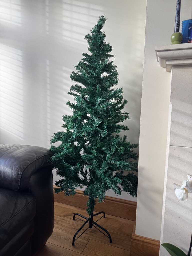 5 ft. Christmas tree 