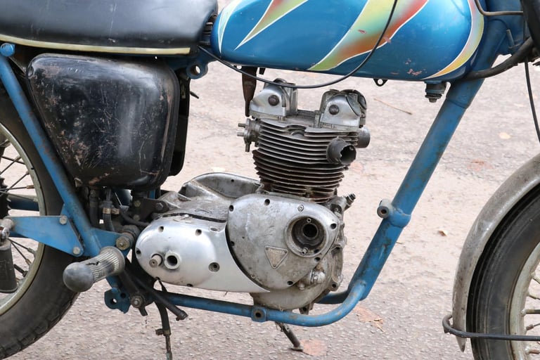 Triumph T100R T100 R Daytona Winter Restoration Project.